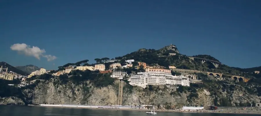 Fotogramma 2 del video: la costa campana vista dalla barca