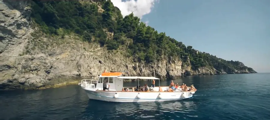 Fotogramma 10 del video: la costa campana vista dalla barca