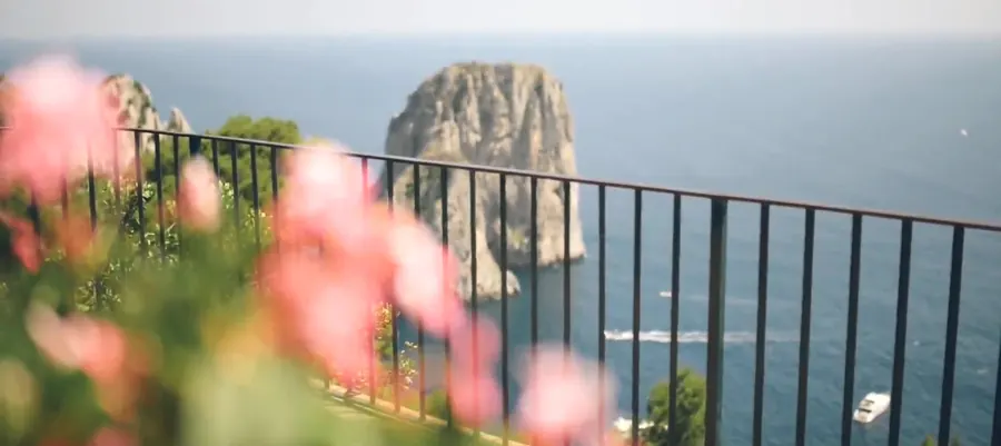 Fotogramma 13 del video: la costa campana vista dalla barca